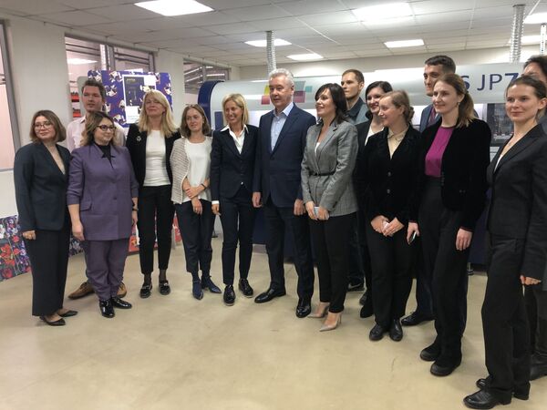 На фабрике цифровой печати на ткани в технопарке Калибр На фабрике цифровой печати на ткани в технопарке Калибр