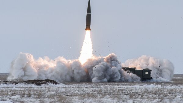 Пуск баллистической ракеты оперативно-тактического ракетного комплекса Искандер-М Пуск баллистической ракеты оперативно-тактического ракетного комплекса Искандер-М