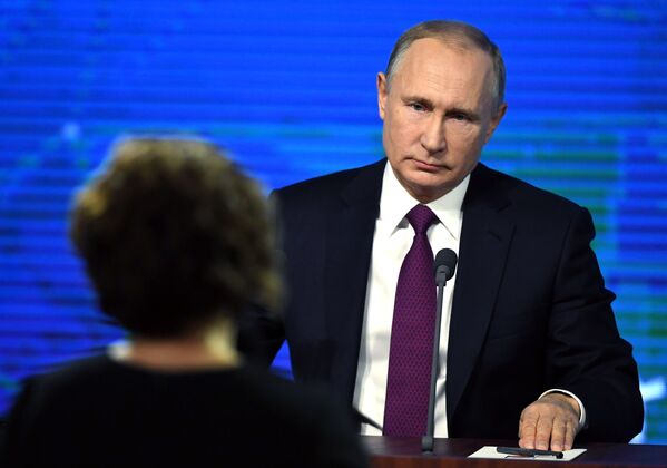 Президент РФ Владимир Путин во время ежегодной большой пресс-конференции. 20 декабря 2018 Президент РФ Владимир Путин во время ежегодной большой пресс-конференции. 20 декабря 2018