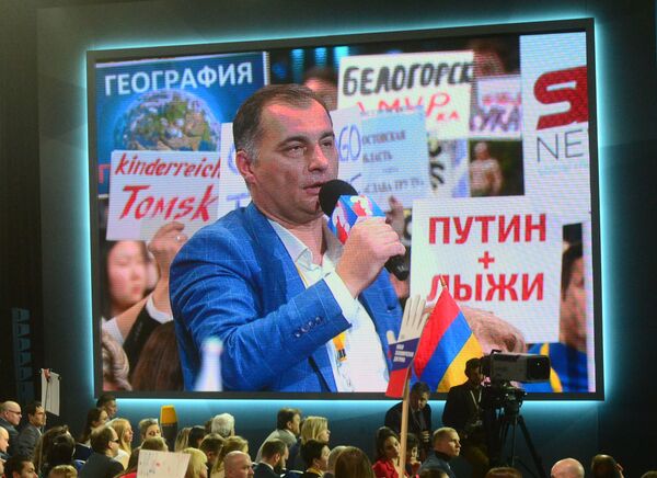 Журналисты на ежегодной большой пресс-конференции президента РФ Владимира Путина Журналисты на ежегодной большой пресс-конференции президента РФ Владимира Путина