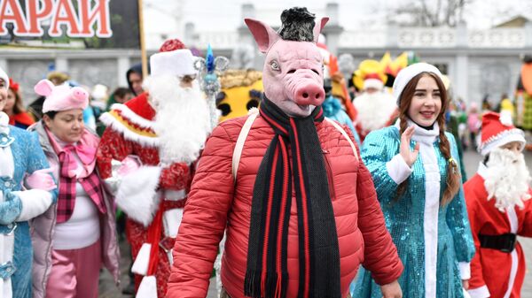 Участники фестиваля-конкурса Санта Клаус отдыхает – на арене Дед Мороз в Евпатории Участники фестиваля-конкурса Санта Клаус отдыхает – на арене Дед Мороз в Евпатории