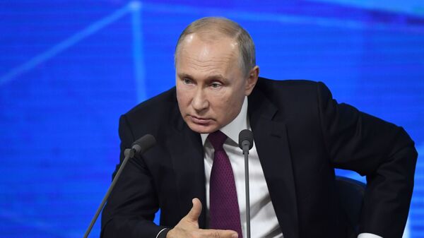 Президент РФ Владимир Путин во время ежегодной большой пресс-конференции Президент РФ Владимир Путин во время ежегодной большой пресс-конференции