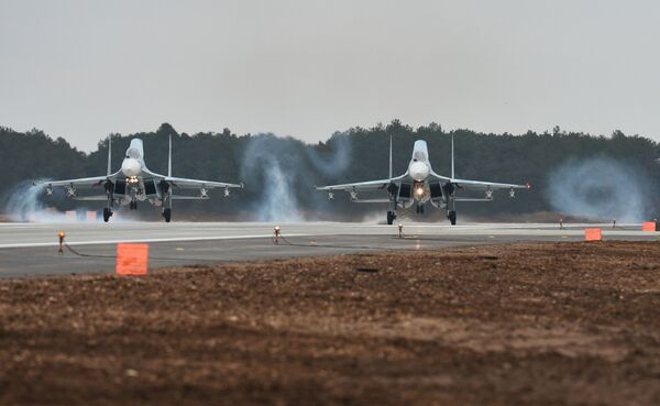 Истребители Су-30М2 на аэродроме Бельбек под Севастополем Истребители Су-30М2 на аэродроме Бельбек под Севастополем