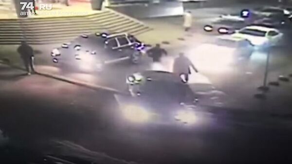 Скриншот с видео Не пропустил «Порш» с парковки — получил пулю Скриншот с видео Не пропустил «Порш» с парковки — получил пулю