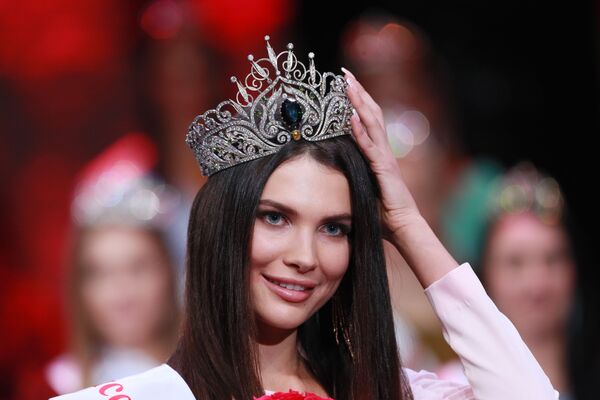 Победительница конкурса красоты Мисс Москва 2018 Алеся Семеренко в концертном зале Vegas City Hall Победительница конкурса красоты Мисс Москва 2018 Алеся Семеренко в концертном зале Vegas City Hall