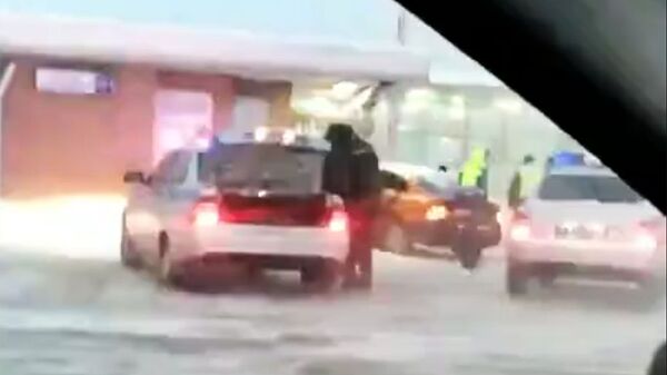 Стоп-кадр видео очевидца аварии на КПП аэропорта Домодедово. 26 декабря 2018 Стоп-кадр видео очевидца аварии на КПП аэропорта Домодедово. 26 декабря 2018