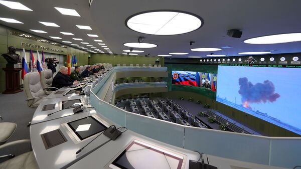 Президент РФ Владимир Путин наблюдает в режиме видеоконференции за пуском ракеты комплекса Авангард с гиперзвуковым планирующим крылатым боевым блоком в Национальном центре управления обороной РФ Президент РФ Владимир Путин наблюдает в режиме видеоконференции за пуском ракеты комплекса Авангард с гиперзвуковым планирующим крылатым боевым блоком в Национальном центре управления обороной РФ