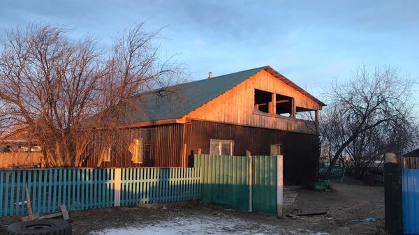 Дом в селе Черемхово Улетовского района, где были обнаружены тела женщины и двух малолетних детей с признаками насильственной смерти Дом в селе Черемхово Улетовского района, где были обнаружены тела женщины и двух малолетних детей с признаками насильственной смерти