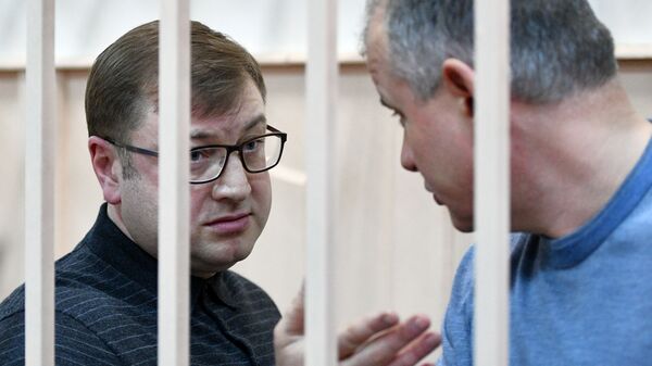 Генеральный директор холдинга Форум Дмитрий Михальченко и его заместитель Борис Коревский во время оглашения приговора. 28 декабря 2018 Генеральный директор холдинга Форум Дмитрий Михальченко и его заместитель Борис Коревский во время оглашения приговора. 28 декабря 2018