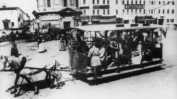 Конка на Серпуховской площади в Москве, конец XIX века Конка на Серпуховской площади в Москве, конец XIX века