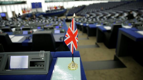 Флаг Великобритании в зале заседаний Европейского парламента в Страсбурге Флаг Великобритании в зале заседаний Европейского парламента в Страсбурге