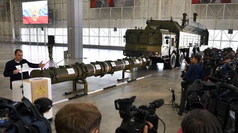 Демонстрация ракеты 9М729 для военных атташе Демонстрация ракеты 9М729 для военных атташе