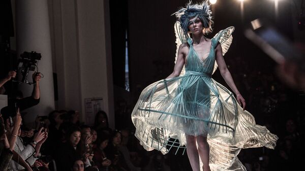 Показ коллекции Jean-Paul Gaultier на Неделе моды Haute Couture в Париже Показ коллекции Jean-Paul Gaultier на Неделе моды Haute Couture в Париже