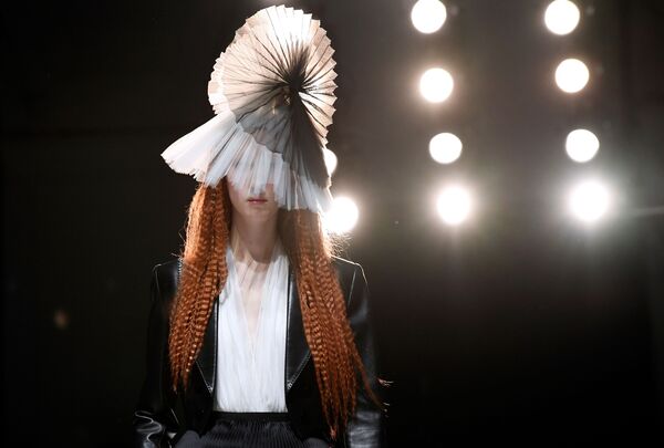 Показ коллекции Jean-Paul Gaultier на Неделе моды Haute Couture в Париже Показ коллекции Jean-Paul Gaultier на Неделе моды Haute Couture в Париже