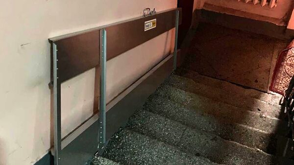 Откидной пандус в подъезде на Авиамоторной Откидной пандус в подъезде на Авиамоторной