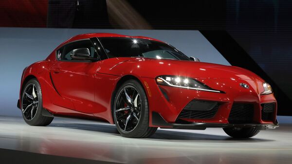Автомобиль Toyota Supra на автосалоне в Детройте Автомобиль Toyota Supra на автосалоне в Детройте