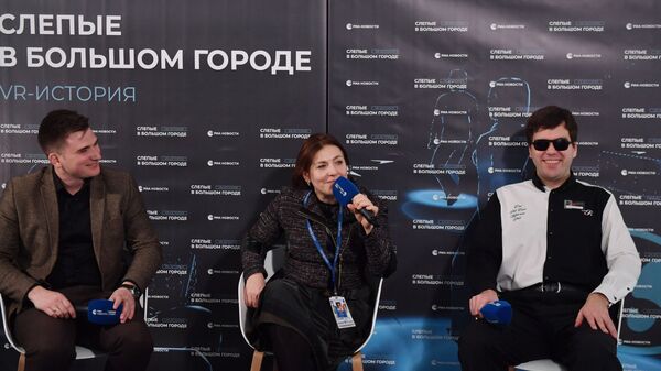Директор Государственного музея - культурного центра Интеграция имени Н.А. Островского Алексей Володин, заместитель главного редактора МИА Россия сегодня Наталья Лосева, представитель Государственного музея - культурного центра Интеграция имени Н.А. Островского Анатолий Попко во время VR-перформанса Слепые в большом городе Директор Государственного музея - культурного центра Интеграция имени Н.А. Островского Алексей Володин, заместитель главного редактора МИА Россия сегодня Наталья Лосева, представитель Государственного музея - культурного центра Интеграция имени Н.А. Островского Анатолий Попко во время VR-перформанса Слепые в большом городе