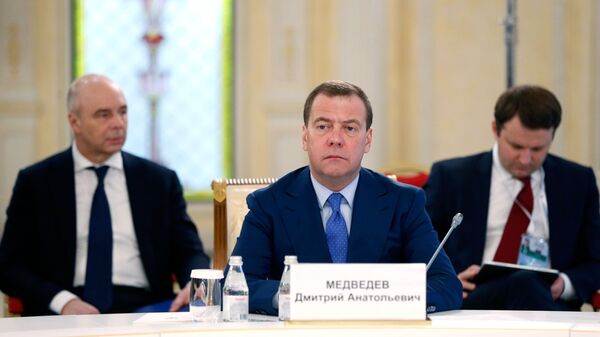 Председатель правительства РФ Дмитрий Медведев на заседании Евразийского межправительственного совета в Алма-Ате. 1 февраля 2019 Председатель правительства РФ Дмитрий Медведев на заседании Евразийского межправительственного совета в Алма-Ате. 1 февраля 2019