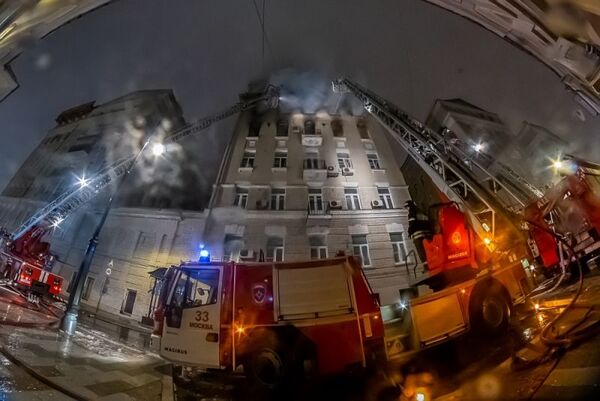 Пожар в жилом доме в центре Москвы Пожар в жилом доме в центре Москвы