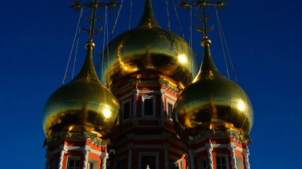 Храм Воскресения Христова в Кадашах, золотые купола Храм Воскресения Христова в Кадашах, золотые купола