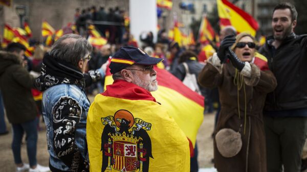 Участники митинга за единство Испании собрались на площади Колумба в Мадриде. 10 февраля 2019 Участники митинга за единство Испании собрались на площади Колумба в Мадриде. 10 февраля 2019