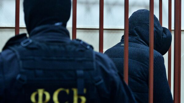 В Москве арестовали трех офицеров авиации ФСБ, пишет Коммерсант