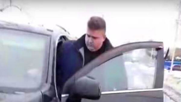Стоп-кадр видеозаписи разговора жителей поселка Суземки Брянской области с чиновником Стоп-кадр видеозаписи разговора жителей поселка Суземки Брянской области с чиновником