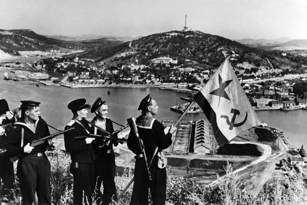 Высадка советских моряков в Порт-Артуре. Август 1945 Высадка советских моряков в Порт-Артуре. Август 1945