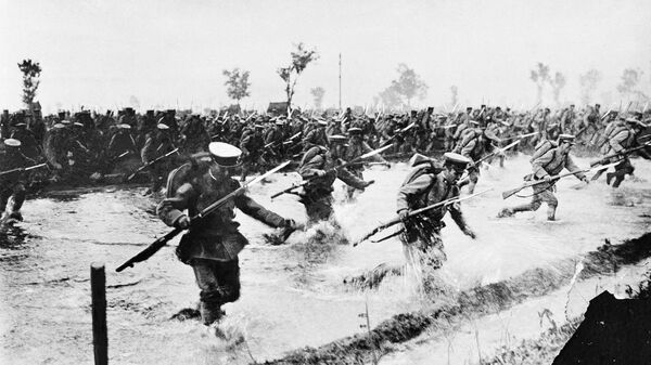 Наступление японской пехоты на русские линии в Азии, 1904 год Наступление японской пехоты на русские линии в Азии, 1904 год