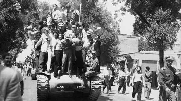 Иранские монархисты празднуют государственный переворот. 27 августа 1953 Иранские монархисты празднуют государственный переворот. 27 августа 1953