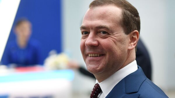 Председатель правительства РФ Дмитрий Медведев во время осмотра выставки в рамках Российского инвестиционного форума Сочи-2019 Председатель правительства РФ Дмитрий Медведев во время осмотра выставки в рамках Российского инвестиционного форума Сочи-2019