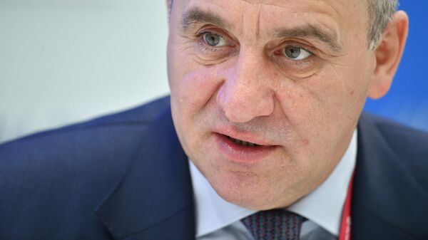 Глава Карачаево-Черкесской Республики Рашид Темрезов на стенде МИА Россия сегодня на Российском инвестиционном форуме в Сочи. 14 февраля 2019 Глава Карачаево-Черкесской Республики Рашид Темрезов на стенде МИА Россия сегодня на Российском инвестиционном форуме в Сочи. 14 февраля 2019