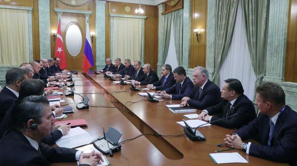 Президент РФ Владимир Путин во время беседы с президентом Турецкой Республики Реджепом Тайипом Эрдоганом в Сочи Президент РФ Владимир Путин во время беседы с президентом Турецкой Республики Реджепом Тайипом Эрдоганом в Сочи