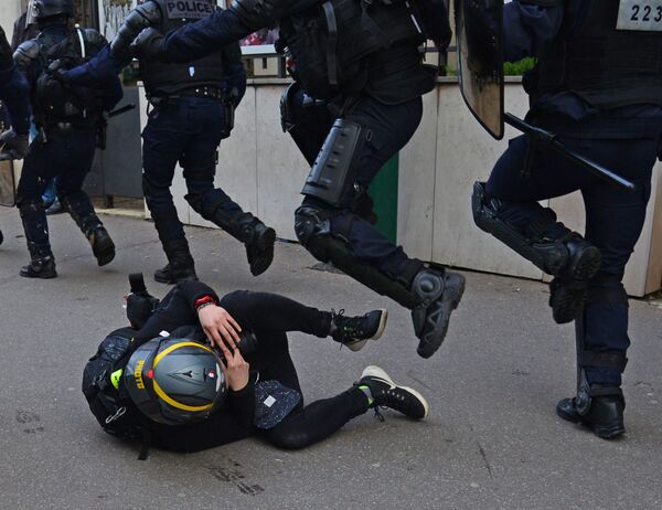 Акция протеста жёлтых жилетов во Франции Акция протеста жёлтых жилетов во Франции