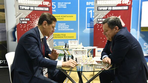Первый заместитель председателя Государственной Думы РФ Александр Жуков (слева) и председатель комитета Государственной Думы РФ по бюджету и налогам Андрей Макаров во время турнира по шахматам Roscongress cup Первый заместитель председателя Государственной Думы РФ Александр Жуков (слева) и председатель комитета Государственной Думы РФ по бюджету и налогам Андрей Макаров во время турнира по шахматам Roscongress cup