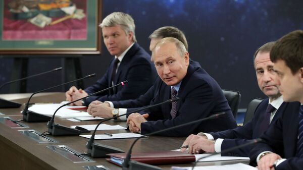 Президент РФ Владимир Путин во время встречи с президентом Белоруссии Александром Лукашенко в образовательном центре Сириус в Сочи Президент РФ Владимир Путин во время встречи с президентом Белоруссии Александром Лукашенко в образовательном центре Сириус в Сочи