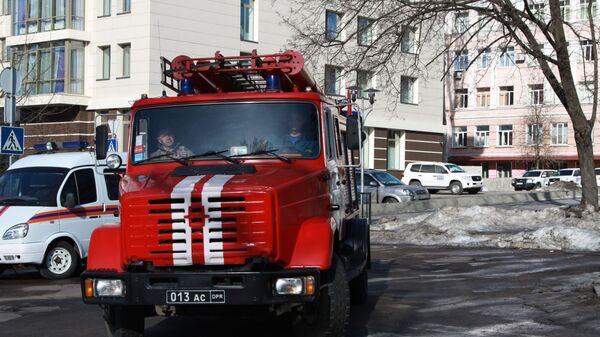 Сотрудники противопожарной службы ДНР в центре Донецка, где прогремели три взрыва. 18 февраля 2019 Сотрудники противопожарной службы ДНР в центре Донецка, где прогремели три взрыва. 18 февраля 2019
