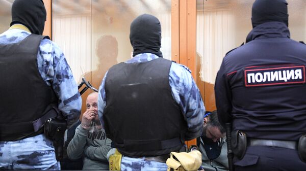Участники преступной организации, созданной и возглавляемой уроженцем Грузии Асланом Гагиевым, во время предварительных слушаний в Московском окружном военном суде Участники преступной организации, созданной и возглавляемой уроженцем Грузии Асланом Гагиевым, во время предварительных слушаний в Московском окружном военном суде