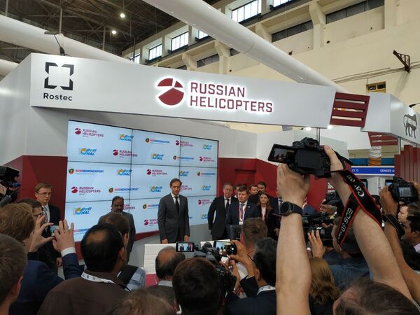 Министр промышленности и торговли РФ Денис Мантуров на выставке Aero India в Бангалоре Министр промышленности и торговли РФ Денис Мантуров на выставке Aero India в Бангалоре