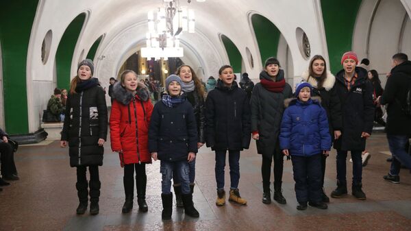 Участники Ты супер! устроили флешмоб в московском метро Участники Ты супер! устроили флешмоб в московском метро