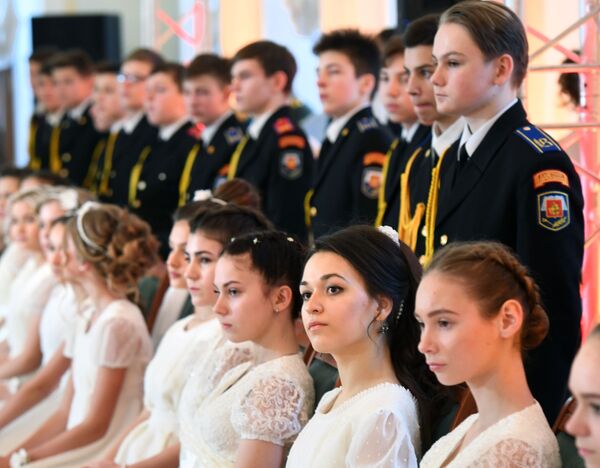 Воспитанники Первого московского кадетского корпуса и Русской Национальной балетной школы Илзе Лиепа во время Кадетского бала, посвященного героям Первой мировой войны, в Доме Пашкова Воспитанники Первого московского кадетского корпуса и Русской Национальной балетной школы Илзе Лиепа во время Кадетского бала, посвященного героям Первой мировой войны, в Доме Пашкова
