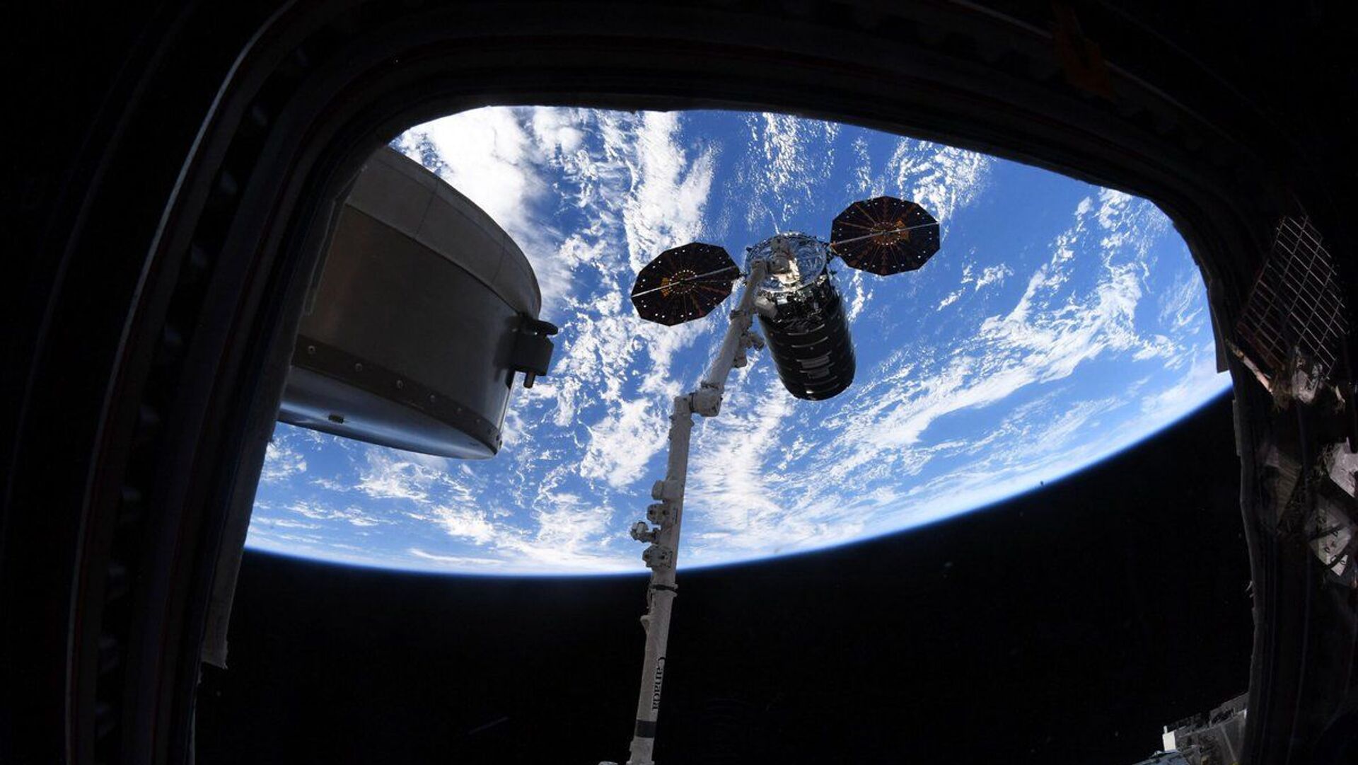 Грузовой космический корабль Cygnus пристыковался к МКС