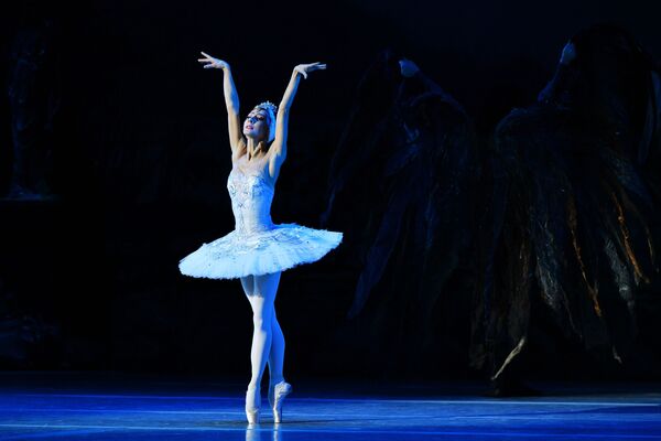 Наталья Огнева в роли Одетты в балете Лебединое озеро на сцене Государственного Кремлевского дворца