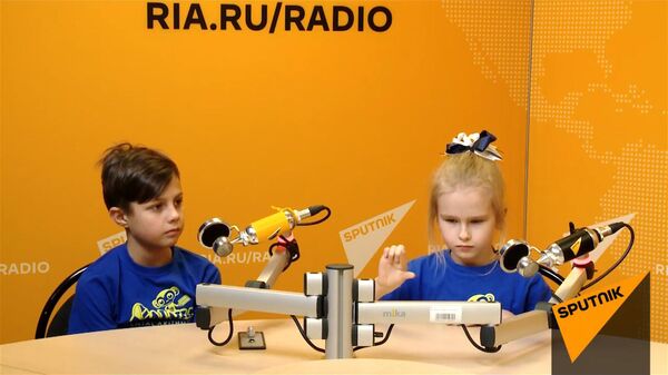 Чемпионы России по ментальной арифметике Даниэла Белякова (9 лет) и Матвей Попов (10 лет) в эфире радио Sputnik Чемпионы России по ментальной арифметике Даниэла Белякова (9 лет) и Матвей Попов (10 лет) в эфире радио Sputnik