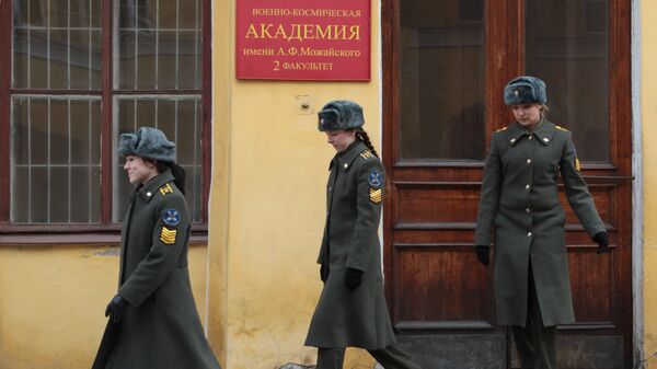 Девушки-курсантки на занятиях в Военно-космической академии им. А.Ф.Можайского Девушки-курсантки на занятиях в Военно-космической академии им. А.Ф.Можайского