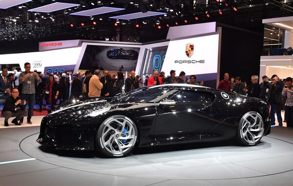 Гиперкар Bugatti La Voiture Noire на Международном Женевском автосалоне 2019 Гиперкар Bugatti La Voiture Noire на Международном Женевском автосалоне 2019