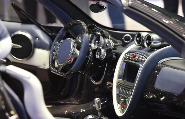 Салон родстера Pagani Huayra на Международном Женевском автосалоне 2019 Салон родстера Pagani Huayra на Международном Женевском автосалоне 2019