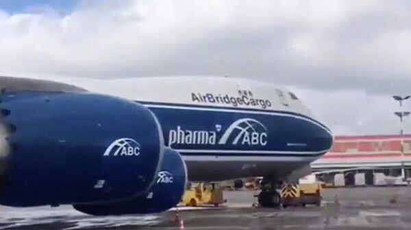 Грузовой самолет Boeing 747, зацепивший мачту освещения в аэропорту Шереметьево Грузовой самолет Boeing 747, зацепивший мачту освещения в аэропорту Шереметьево