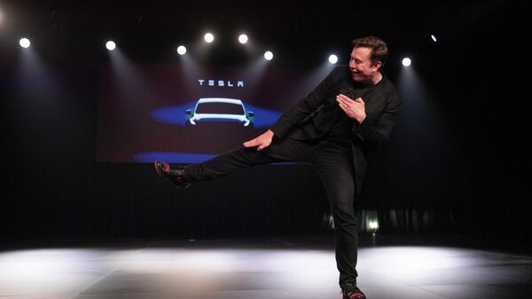 Глава компании Tesla Илон Маск во время презентации автомобиля Tesla Model Y. 14 марта 2019 Глава компании Tesla Илон Маск во время презентации автомобиля Tesla Model Y. 14 марта 2019