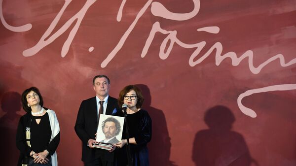 Татьяна Юденкова, Александр Ерофеев и Зельфира Трегулова на открытии выставки Ильи Репина в Третьяковской галерее на Крымском валу Татьяна Юденкова, Александр Ерофеев и Зельфира Трегулова на открытии выставки Ильи Репина в Третьяковской галерее на Крымском валу